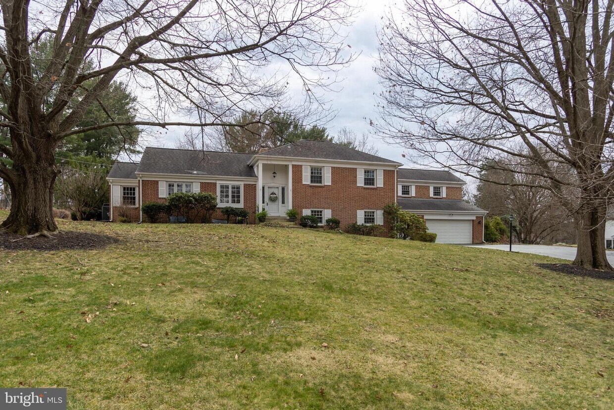 Primary Photo - 4313 Hillsdale Rd