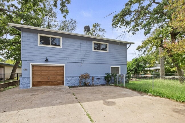 Building Photo - 902-902 Sherwood Forest Dr