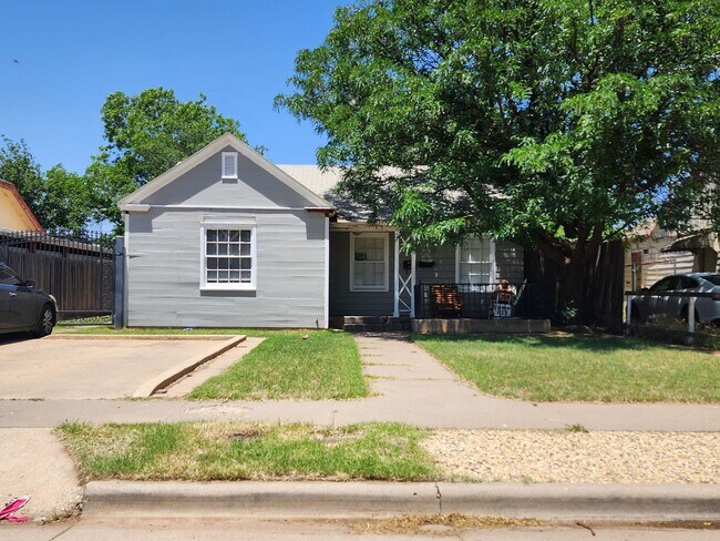 Building Photo - 1720 23rd St