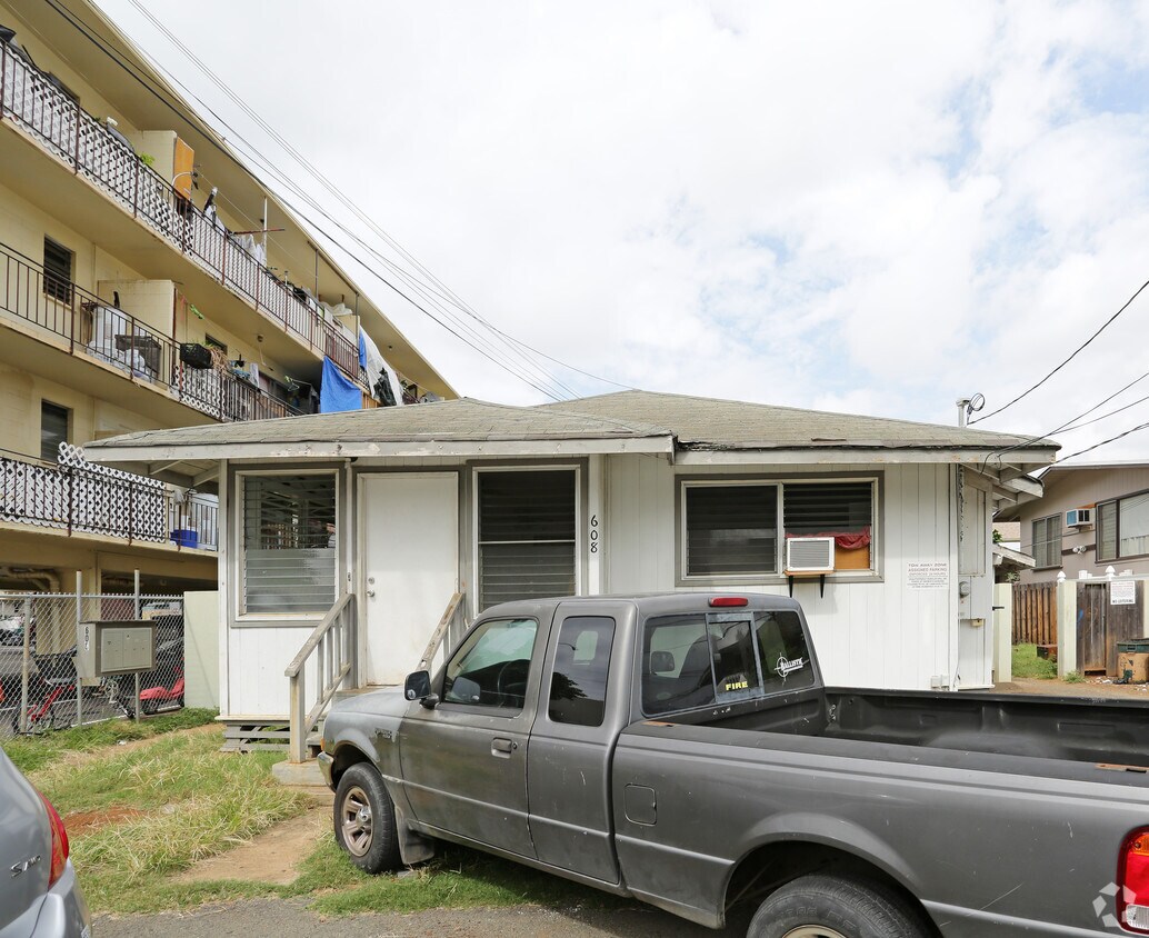 Building Photo - 608 Hausten St