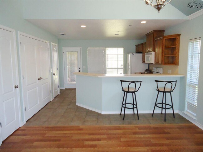 Foto del edificio - 6012 Oakmont Dr