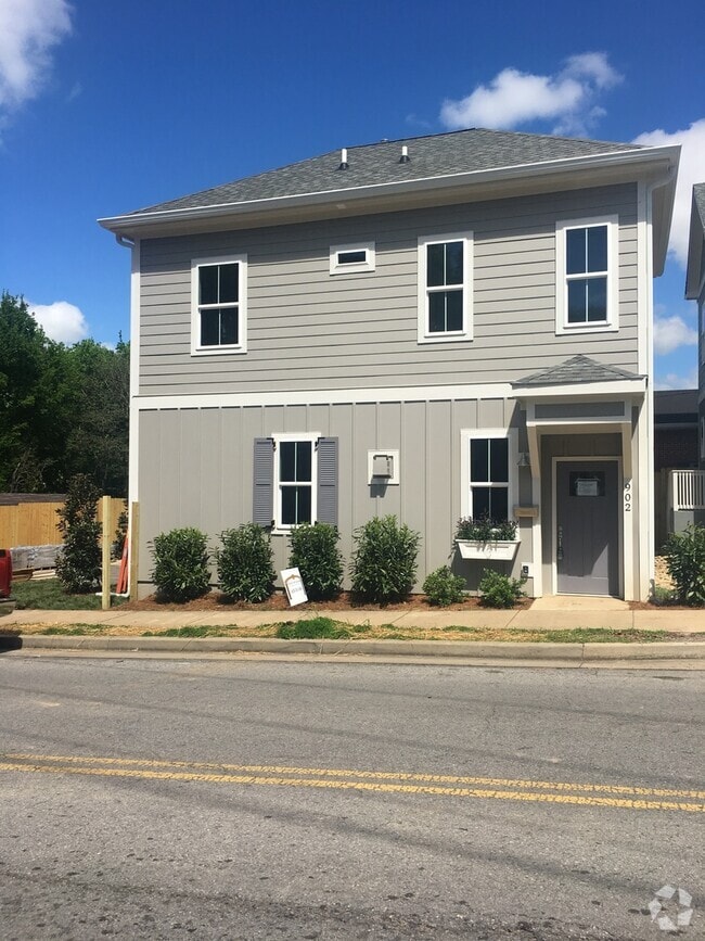Building Photo - 902 21st Ave N