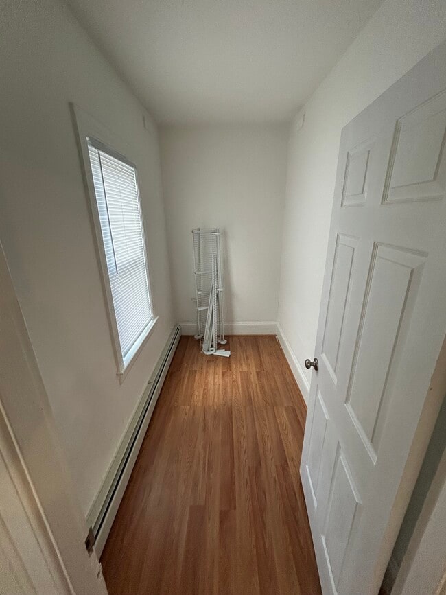 Closet / Extra Room - 125 Calverley St