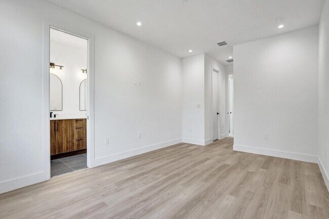 Foto del edificio - 604 SW 7th Ave