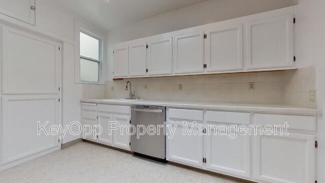 Building Photo - 534 30th Ave