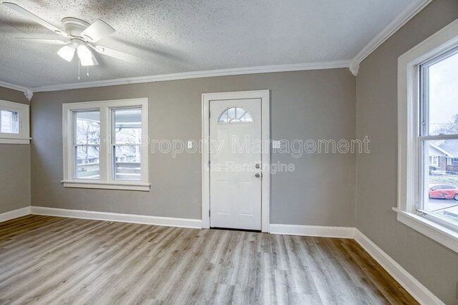 Foto del edificio - 5702 Euclid Ave E