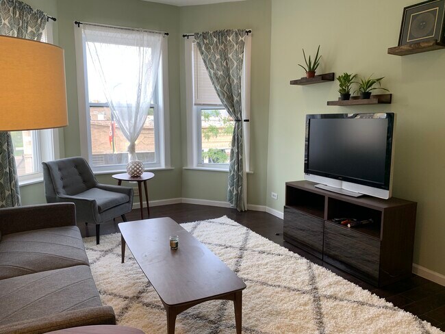 Foto del edificio - 1067 W Argyle St