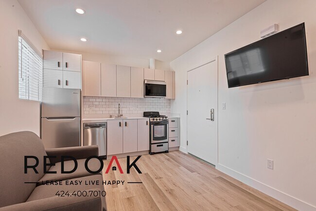 Foto del edificio - ~2 Months FREE~ One Bedroom, Featuring Loa...