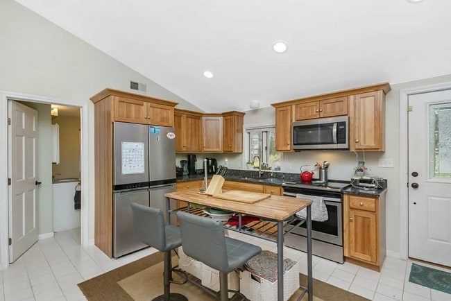 Kitchen - 64 Shore Rd