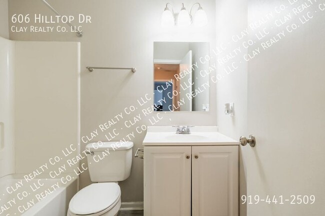 Building Photo - 606 Hilltop Dr