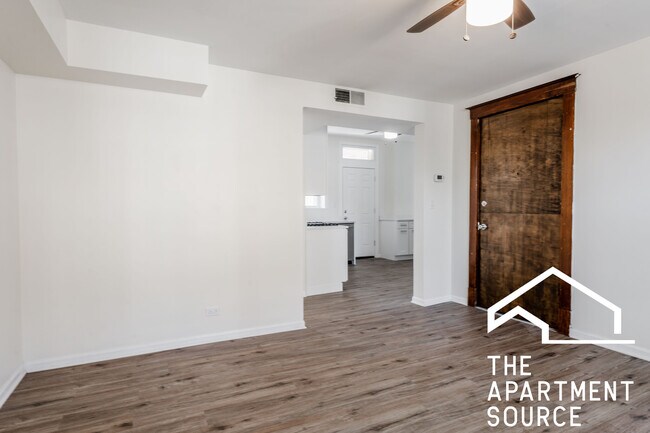 Building Photo - 2949 W Cullom Ave