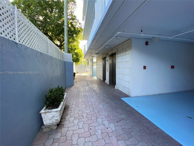 Foto del edificio - 2575 SW 27th Ave