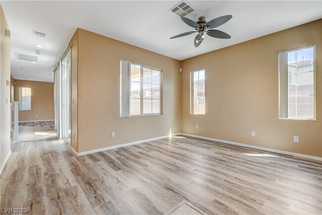 Foto del edificio - 9884 Iris Valley St