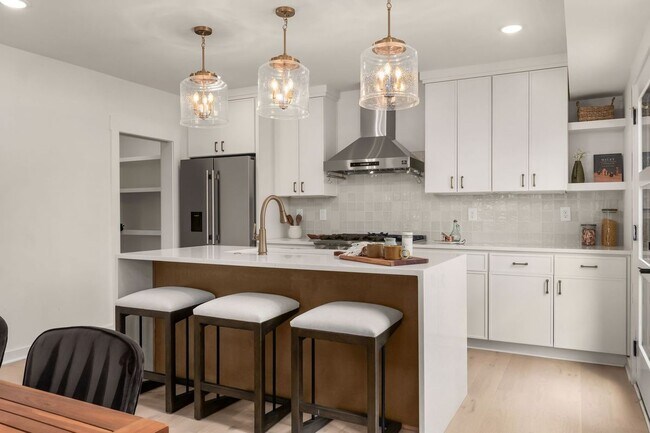 Building Photo - 909 Cheatham Pl
