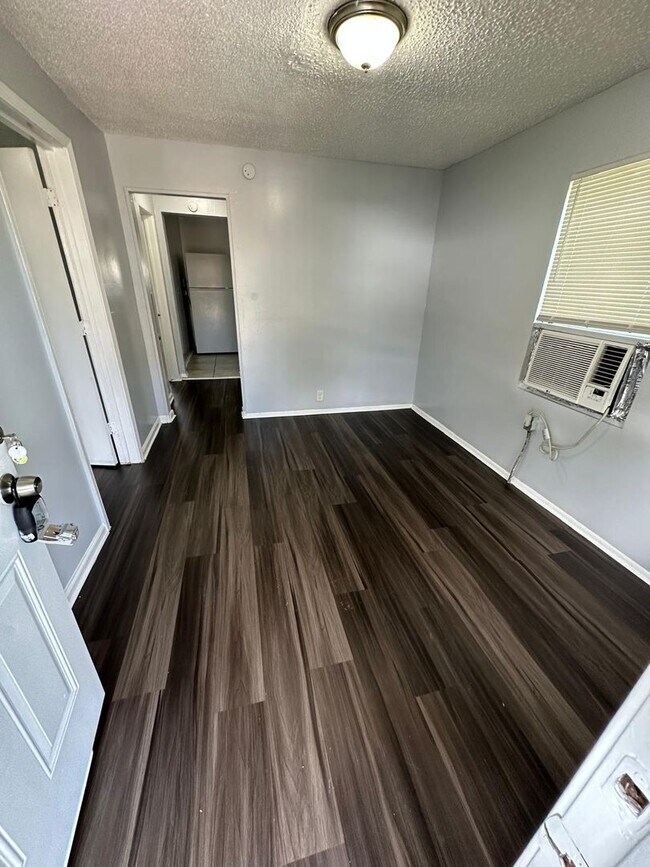 Foto del edificio - 1528 Mt Herman St