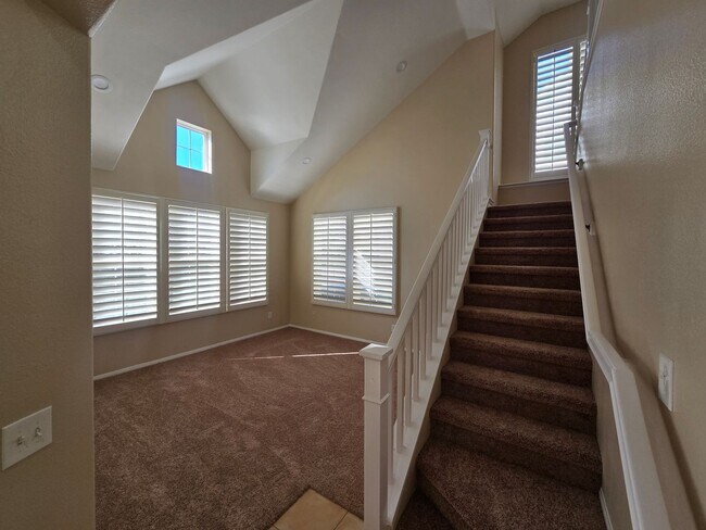 Building Photo - Located In Beautiful Northwood Community: 3 Bedroom 3 Bath Townhouse