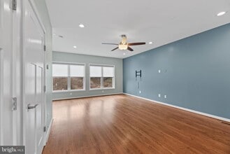 Building Photo - 1247 Shore Dr