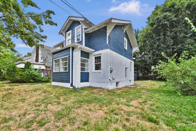 Building Photo - 1584 Hampton Rd