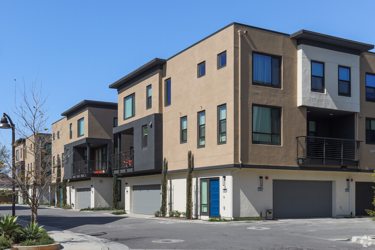 Building View - Trio Townhomes