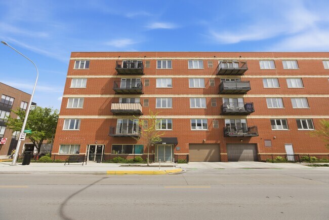 Building Photo - 2158 W Grand Ave