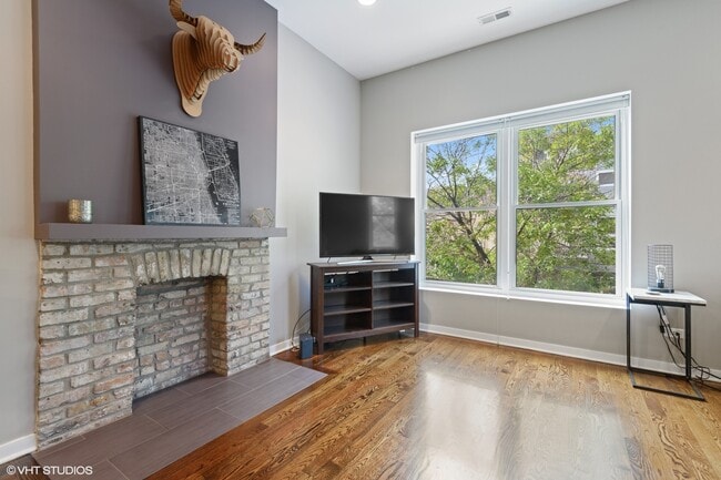 Living Room - 11 N Carpenter St