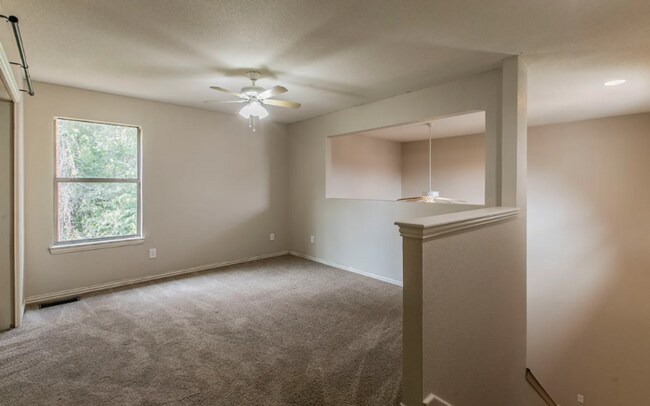 Foto del edificio - Spacious 1 Bedroom 1 Bath Available NOW