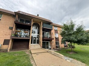 Building Photo - 1180 Meadow Ln