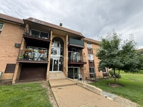 Building Photo - 1180 Meadow Ln