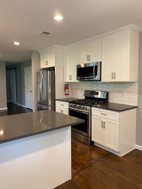 Foto del edificio - 341 Hollowbrook Rd