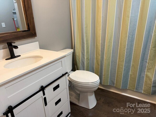 Foto del edificio - 5597 Wrenn Dr