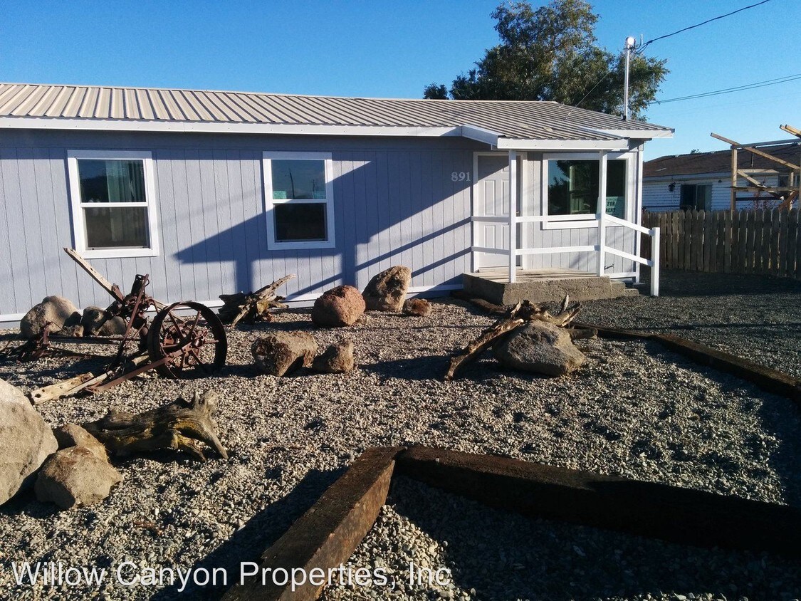 891 NW Commercial St, Madras, OR 97741 Room for Rent in Madras, OR