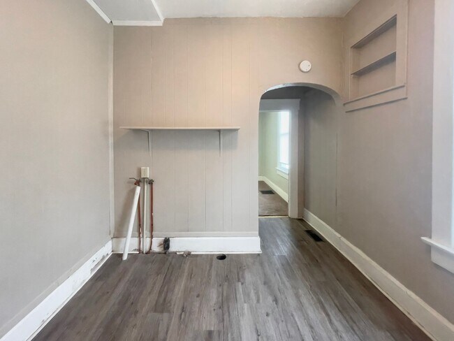 Building Photo - 1719 &amp; 1719 1/2 W Adams St. (Wynn Funds LLC)