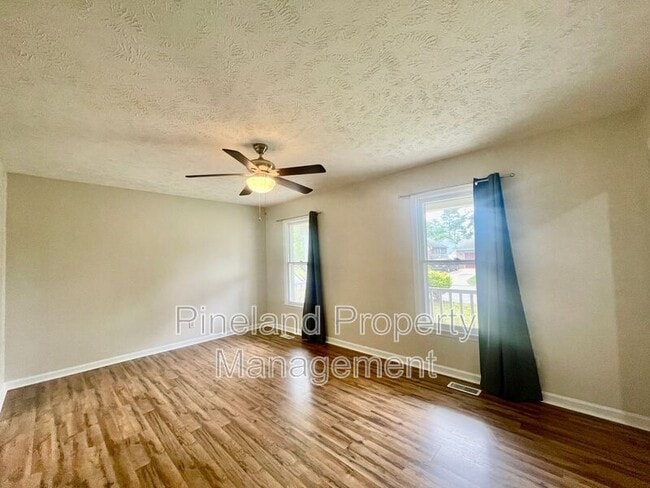 Foto del edificio - 632 Prestige Blvd