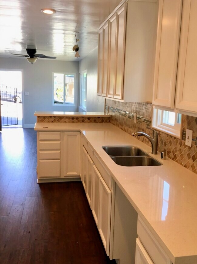 Foto del edificio - 1931 Cypress Ave