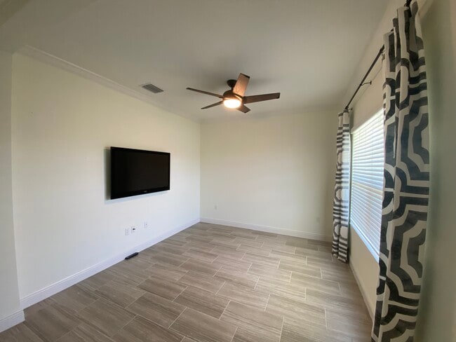 Building Photo - 16966 Rosedown Glen