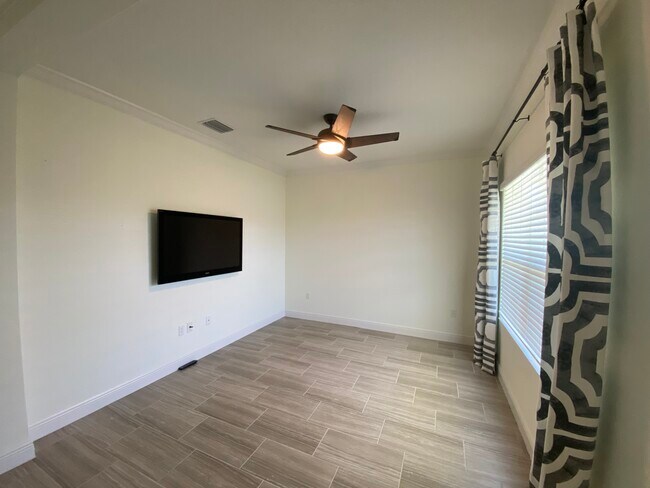 Foto del edificio - 16966 Rosedown Glen