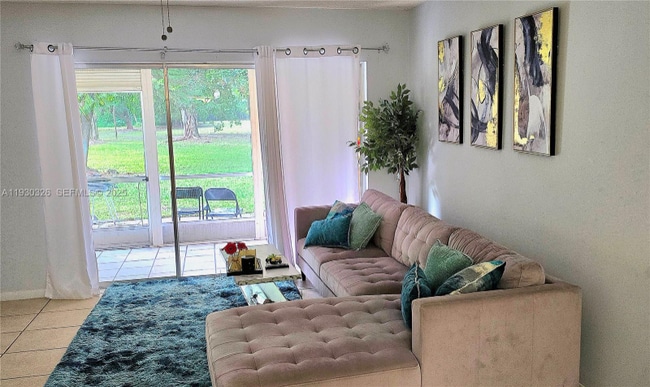 Foto del edificio - 1910 Palmland Dr