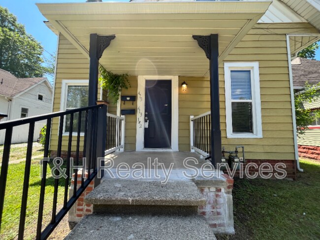 Foto del edificio - 413 W Franklin St