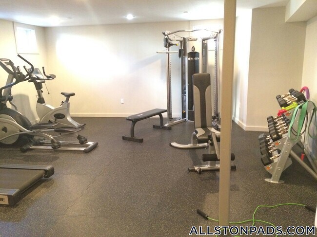 Building Photo - 21 Greylock Rd