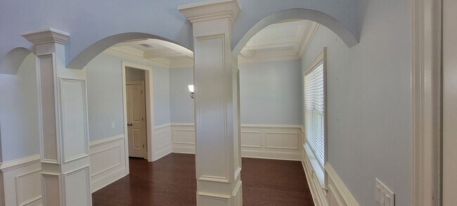 Foto del edificio - Stunning 4-Bedroom, 3.5-bath Home in the P...