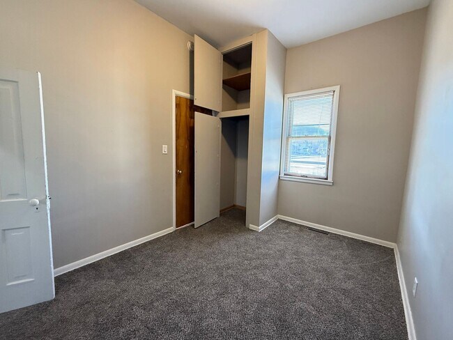 Building Photo - 2 Bedroom Home in a Quiet East End Location