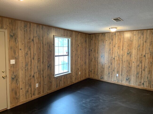 Building Photo - 614 N 13th Ave