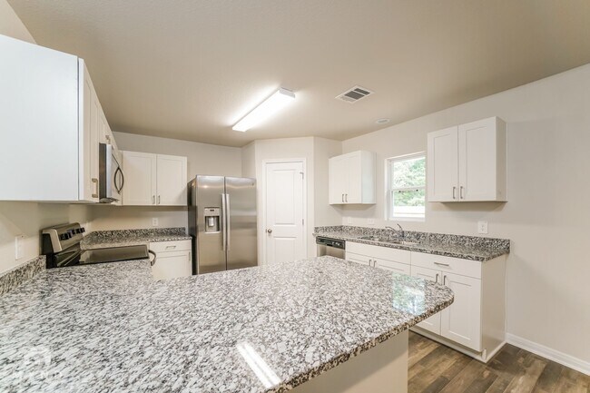 Building Photo - 15661 Briar Frst Dr