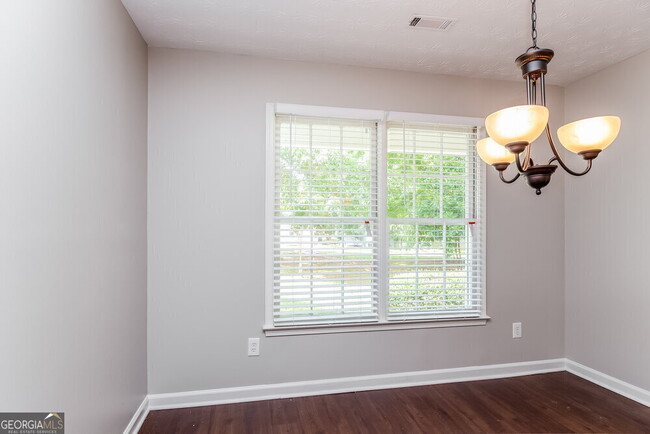 Building Photo - 465 Rosehill Dr