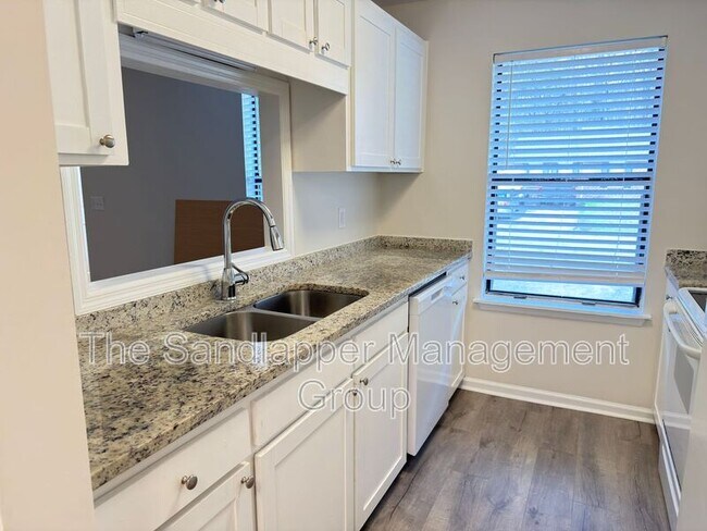 Building Photo - 186 Dorchester Manor Blvd