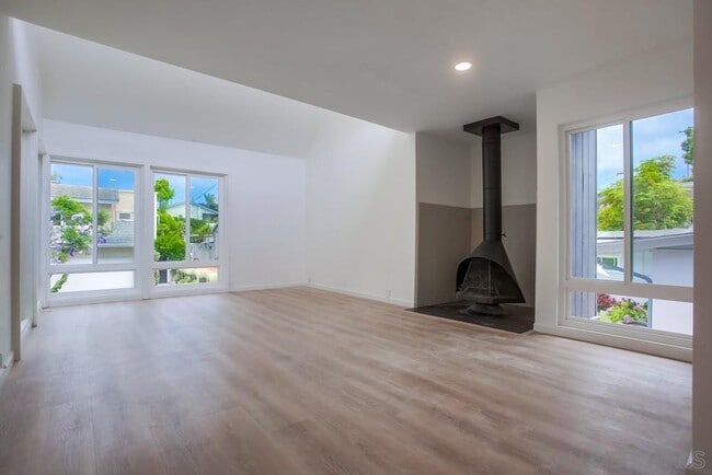 Building Photo - 743 Bonair Way