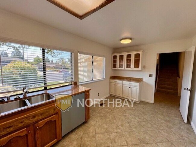 Building Photo - 3552 Larchmont Ct