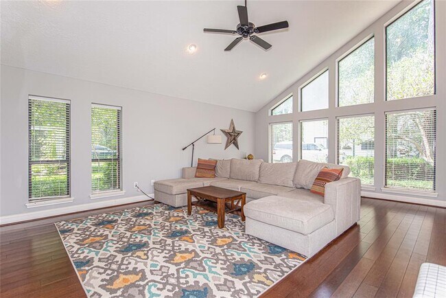 Building Photo - 28 Terravale Ct