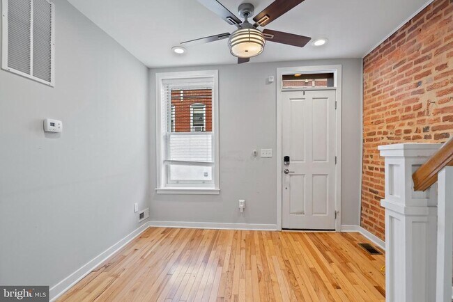 Foto del edificio - 120 N Bradford St