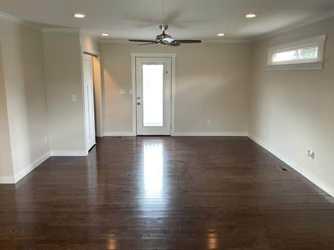 Foto del edificio - 1227 Hazelwood Rd
